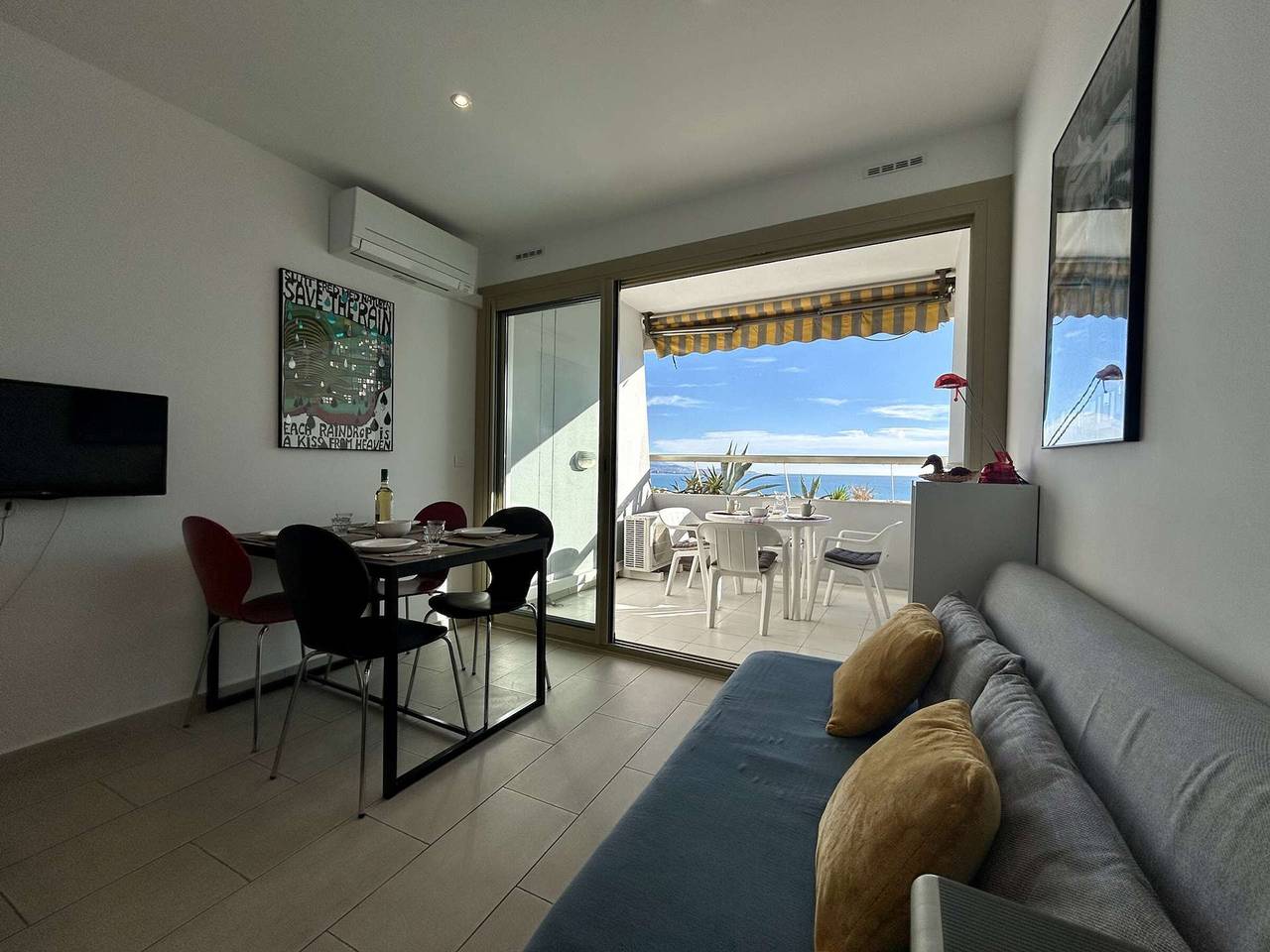 Entire apartment, Modern studio, 2 sleeps, air-conditioned with parking in Villeneuve Loubet Plage in Villeneuve-Loubet Plage, Villeneuve-Loubet