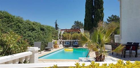 Maison de vacances pour 4 personnes, avec terrasse ainsi que vue et piscine à Carnoux-en-Provence