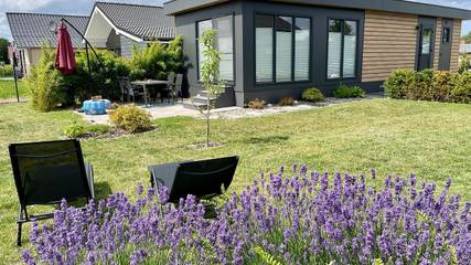 Ferienhaus für 4 Personen, mit Garten in Jade