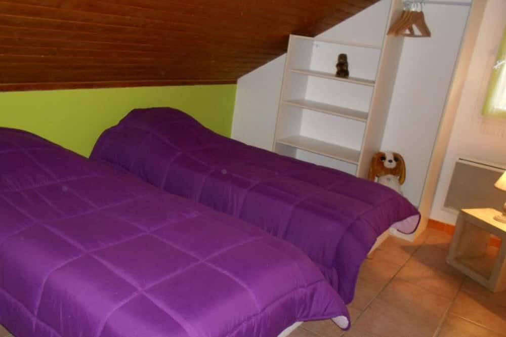 Comfortable Chalet - 60m², 6 Pers, Equipped Kitchen, Terrace in Guillestre, Écrins National Park