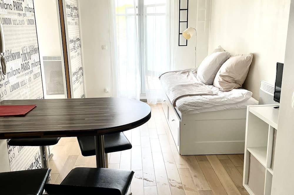 Appartement entier, Studio Disneyland Paris  2- Terrasse in Bussy-Saint-Georges, Seine-et-Marne