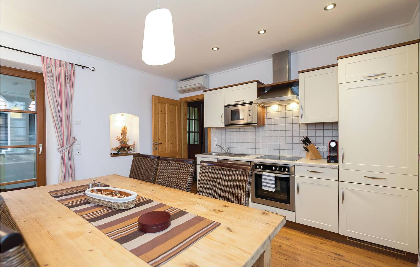 Ganze Ferienwohnung, Ferienwohnung für 5 Personen mit Terrasse in Eisenberg an der Pinka, Südburgenland