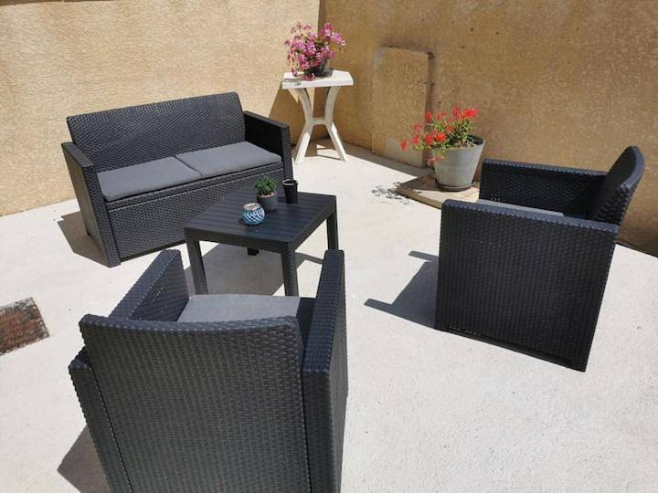 Appartement entier, One-Bedroom Apartment in Valros, Côte méditerranéenne (France)