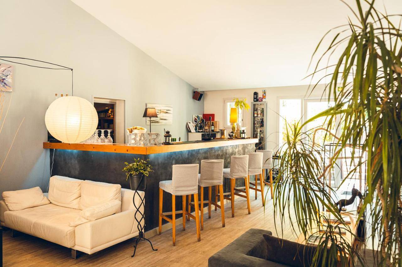 Logis Hôtel La Magnanerie - Côté Bistro in Aubignosc, Région de Forcalquier