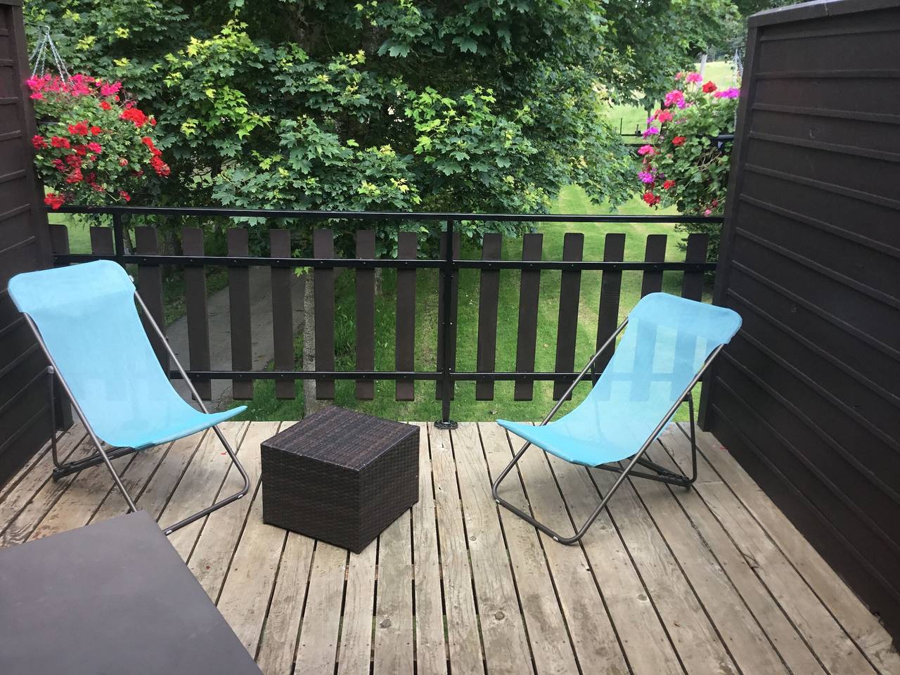 Séjournez en Ferme avec Piscine, Tennis, Chevaux et Parking Sécurisé in Saint-Romain-Lachalm, Parc Naturel Régional du Pilat