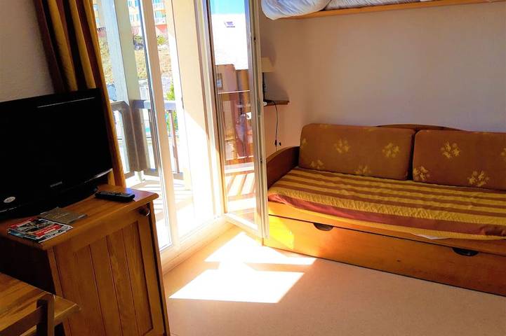 Appartamento intero, Pleasant Font-Romeu Studio, warm and bright with mountain views in Font-Romeu-Odeillo-Via, Parco naturale regionale dei Pirenei catalani