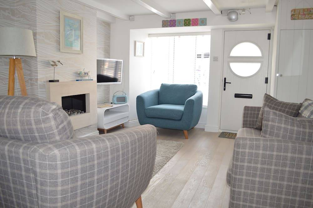 Betty's Cottage St Ives. Grade Ii listed perfect getaway with secure parking. in St. Ives, Cornwall