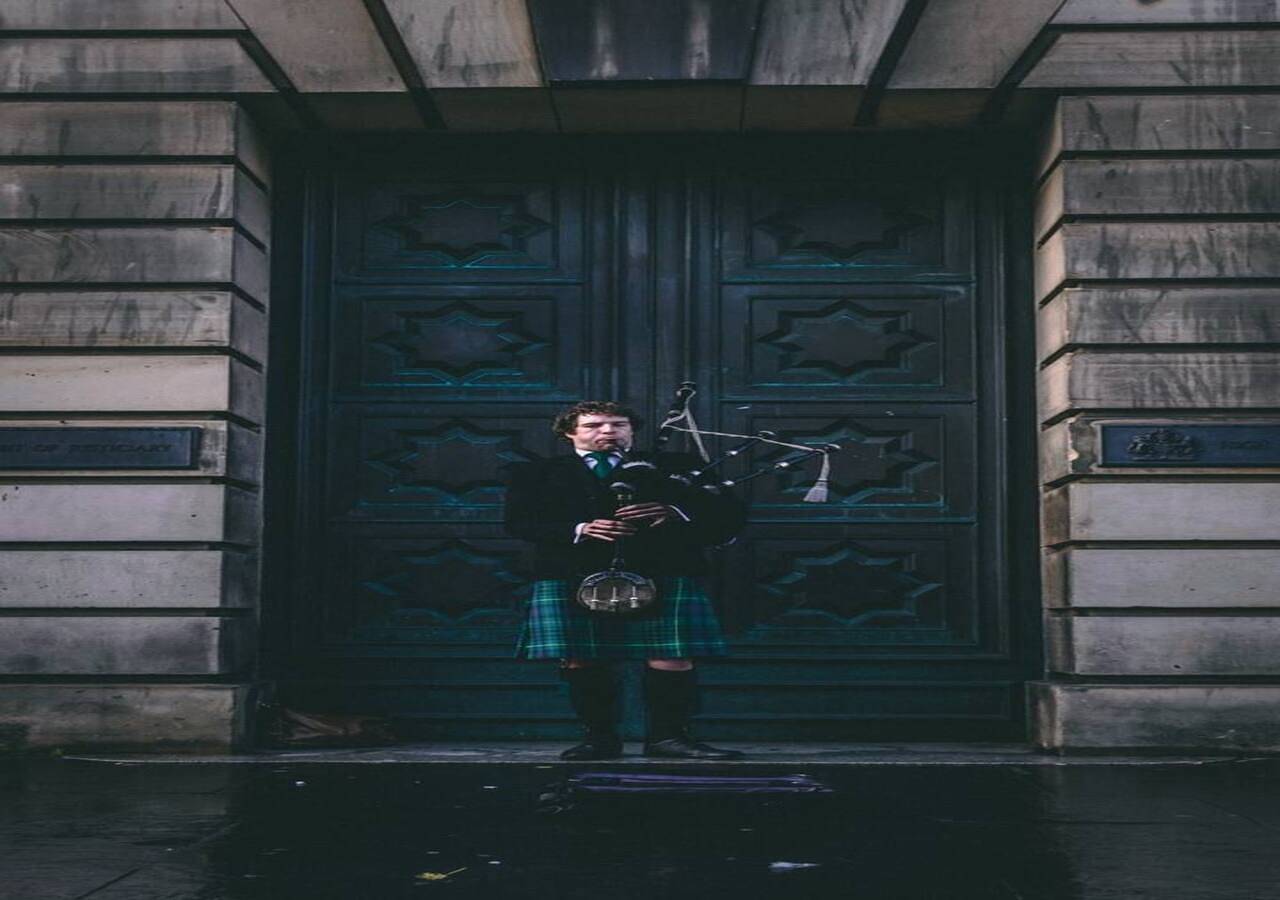 Chic City Hideaway - Cozy, Central & Quiet - Pass the Keys in Edinburgh, Edinburgh and Lothian