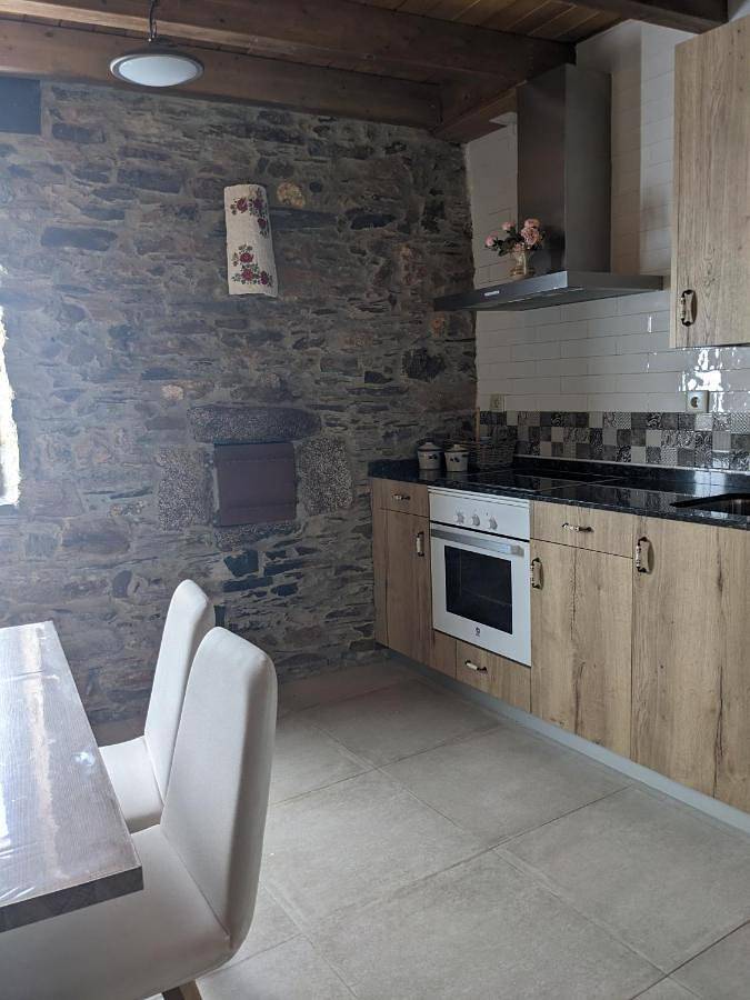 Casa rural para 12 personas, con piscina además de terraza y vistas, Se admiten mascotas en Aliste - 4