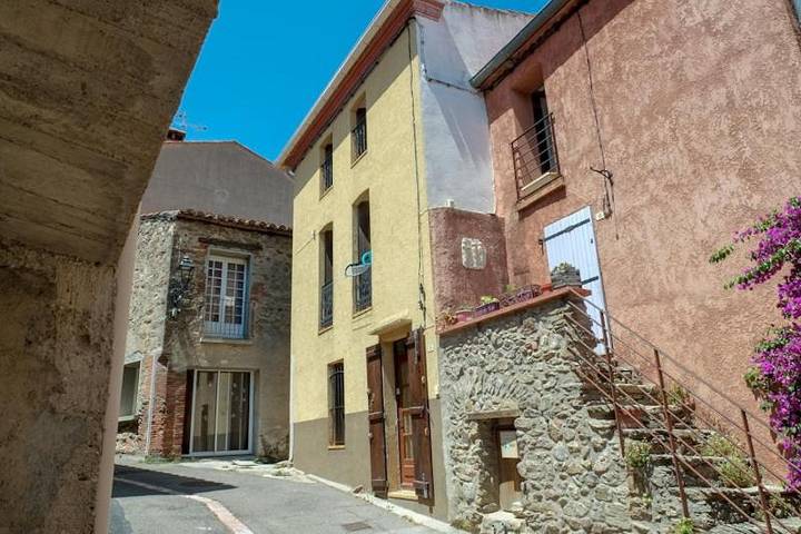Gîte pour 8 personnes, avec balcon, adapté aux familles à Cassagnes