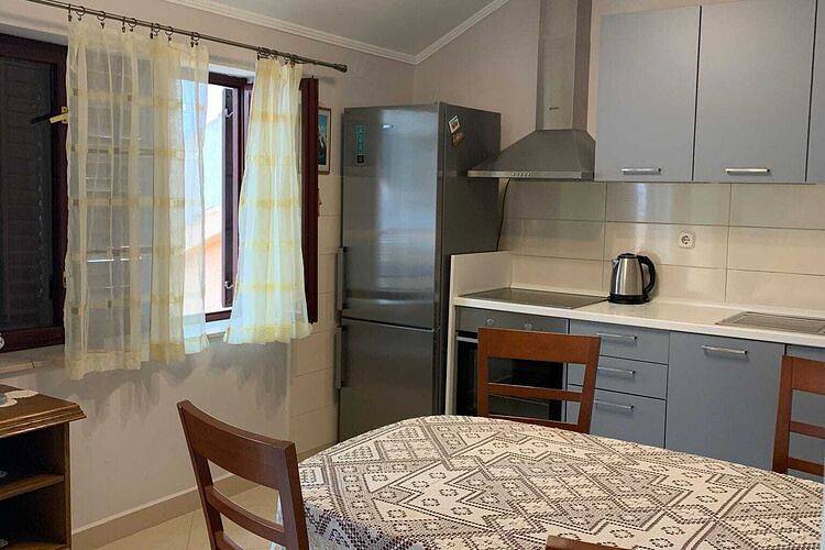 Apartamento entero, Apartments Nives - Three Bedroom Apartment with Terrace and Sea View in Blato, Korcula