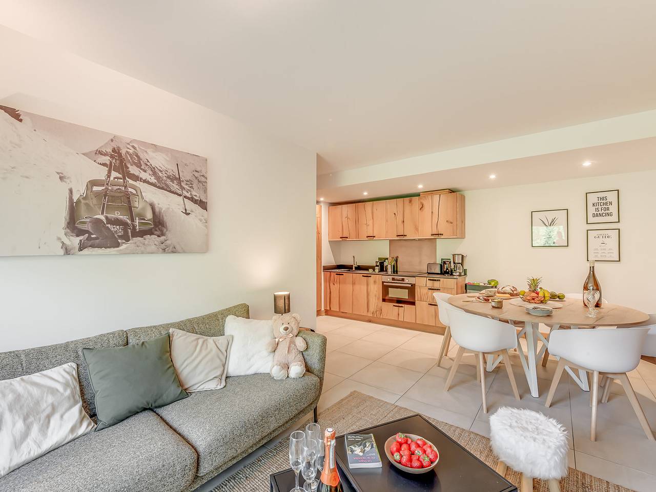 Entire apartment, Charming Alpine Apartment in Champagny-en-Vanoise, 4 Rooms, Sleeps 8, Mountain Views in Champagny-en-Vanoise, Vanoise National Park