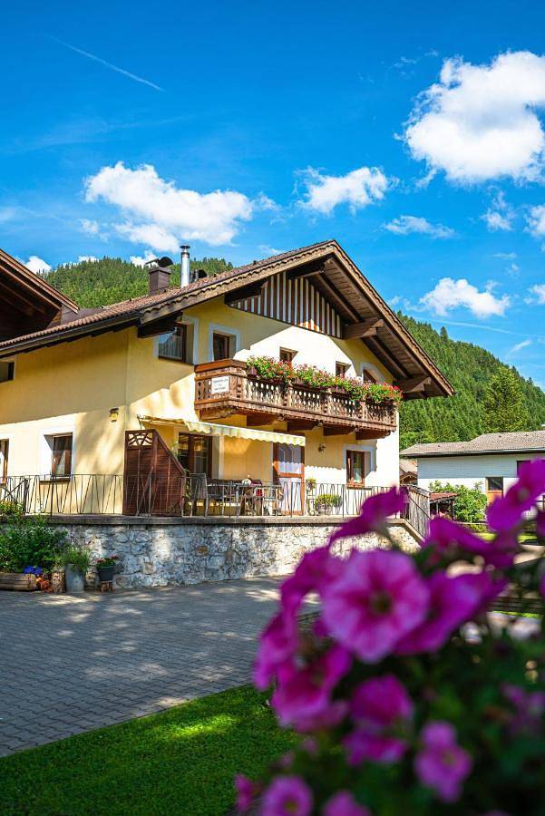 Ferienwohnung für 4 Personen, mit Terrasse in Schattwald