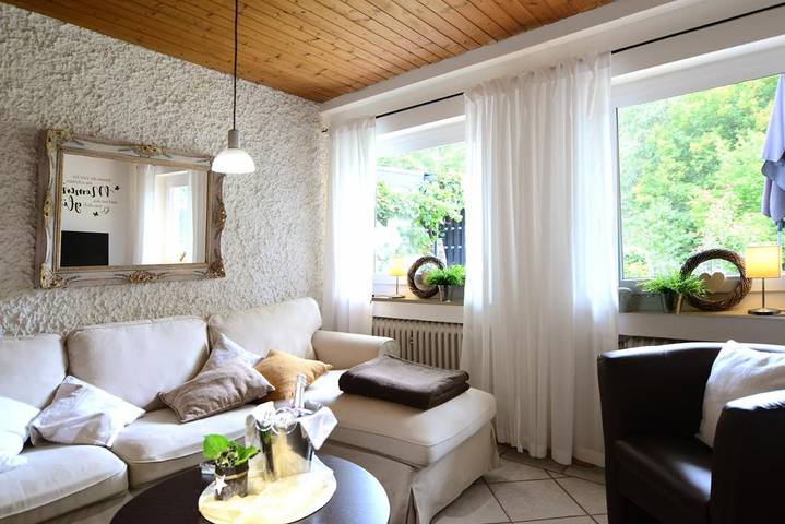 Ferienwohnung für 2 Personen, mit Balkon und Terrasse sowie Garten und Ausblick