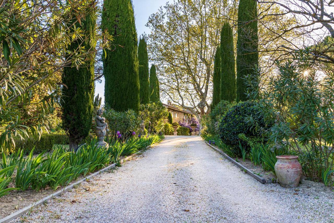 Double Room with Pool View in Lagnes, Parc naturel régional du Luberon