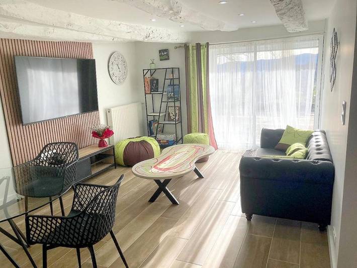 Gîte pour 4 personnes, avec Terrasse et Vue à Montrozier