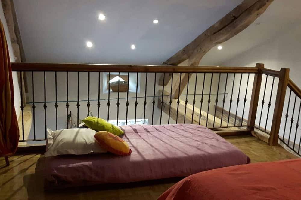 Grande girondine in the heart of the montaigne and gurson vineyards in Périgord Pourpre