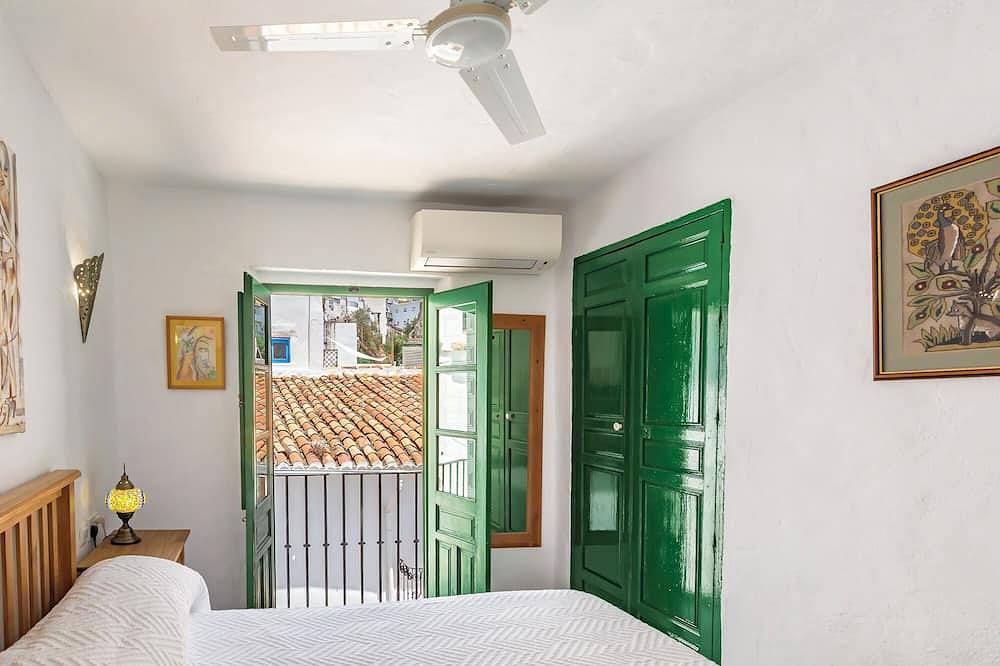 Casa Sandra, Newly renovated traditional Andalucian townhouse in Cómpeta, Málaga Province