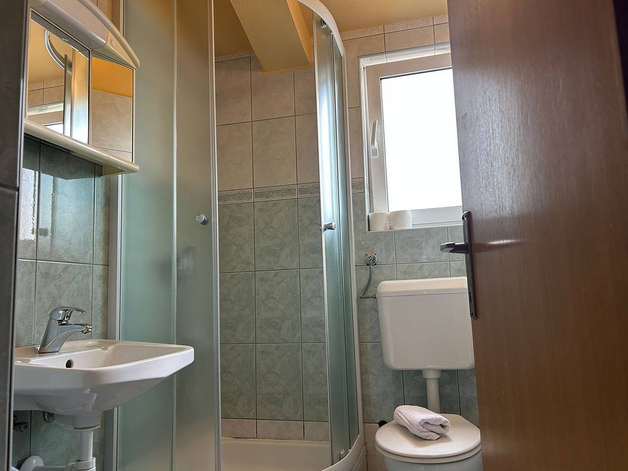 Entire apartment, Komfortable 60 m²-Wohnung mit Balkon für bis zu 4 Personen in Biograd na Moru, Zadar