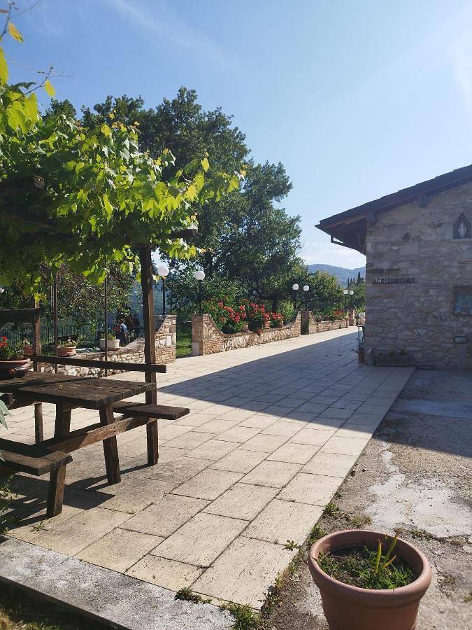 Location de vacances pour 5 personnes, avec Terrasse et Jardin ainsi que Vue sur le lac et Vue à Castel di Tora