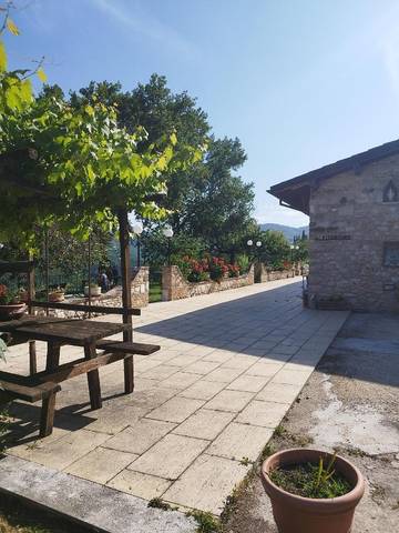 Cottage pour 4 personnes, avec vue et jardin ainsi que vue sur le lac et piscine, animaux acceptés à Castel di Tora
