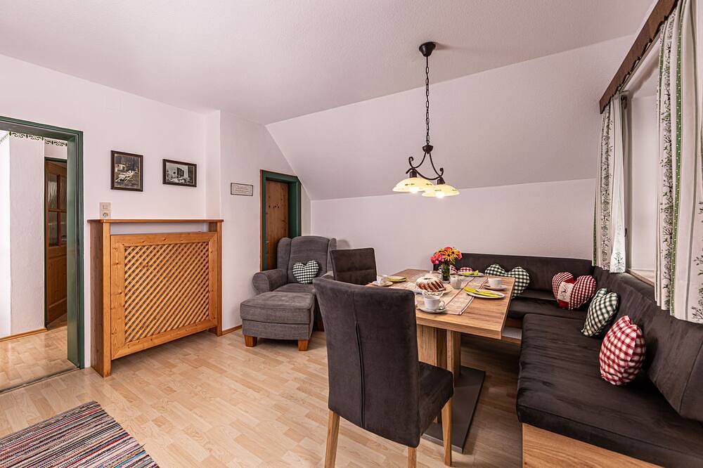 Ganze Wohnung, Ferienwohnung-5 Personen, 80qm,  3 Schlafzimmer, 2 Bäder,  Balkon, Alleinlage mit Bergblick in Bad Reichenhall, Berchtesgadener Alpen