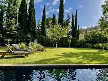Location de vacances pour 7 personnes, avec vue ainsi que jardin et piscine à Montlaur (Languedoc-Roussillon)