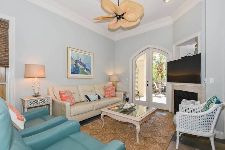 Vacation house for 18 people, with pool and hot tub as well as balcony the Florida Panhandle