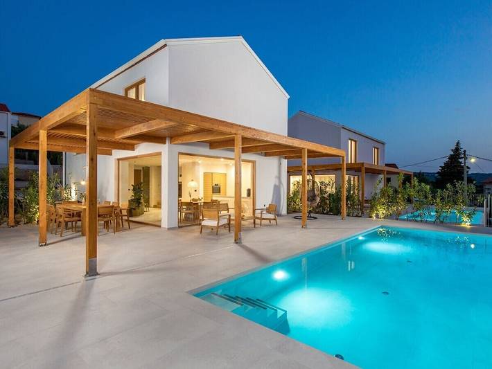 Villa für 8 Personen, mit Pool und Terrasse - 1