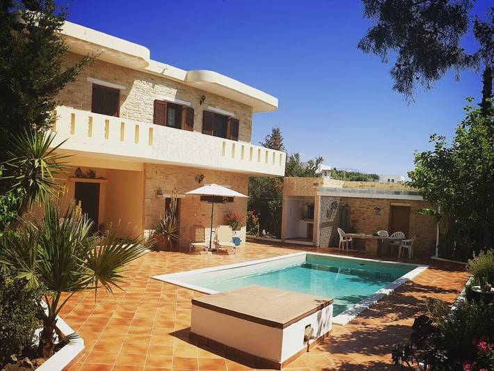 Ferienhaus für 6 Personen, mit Balkon und Terrasse sowie Garten und Pool in Pitsidia