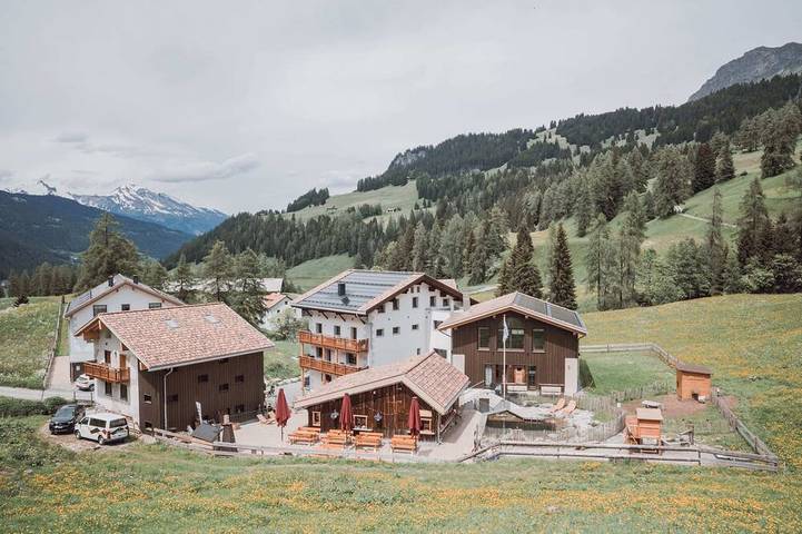 Ferienwohnung für 14 Personen, mit Balkon und Whirlpool in Churwalden