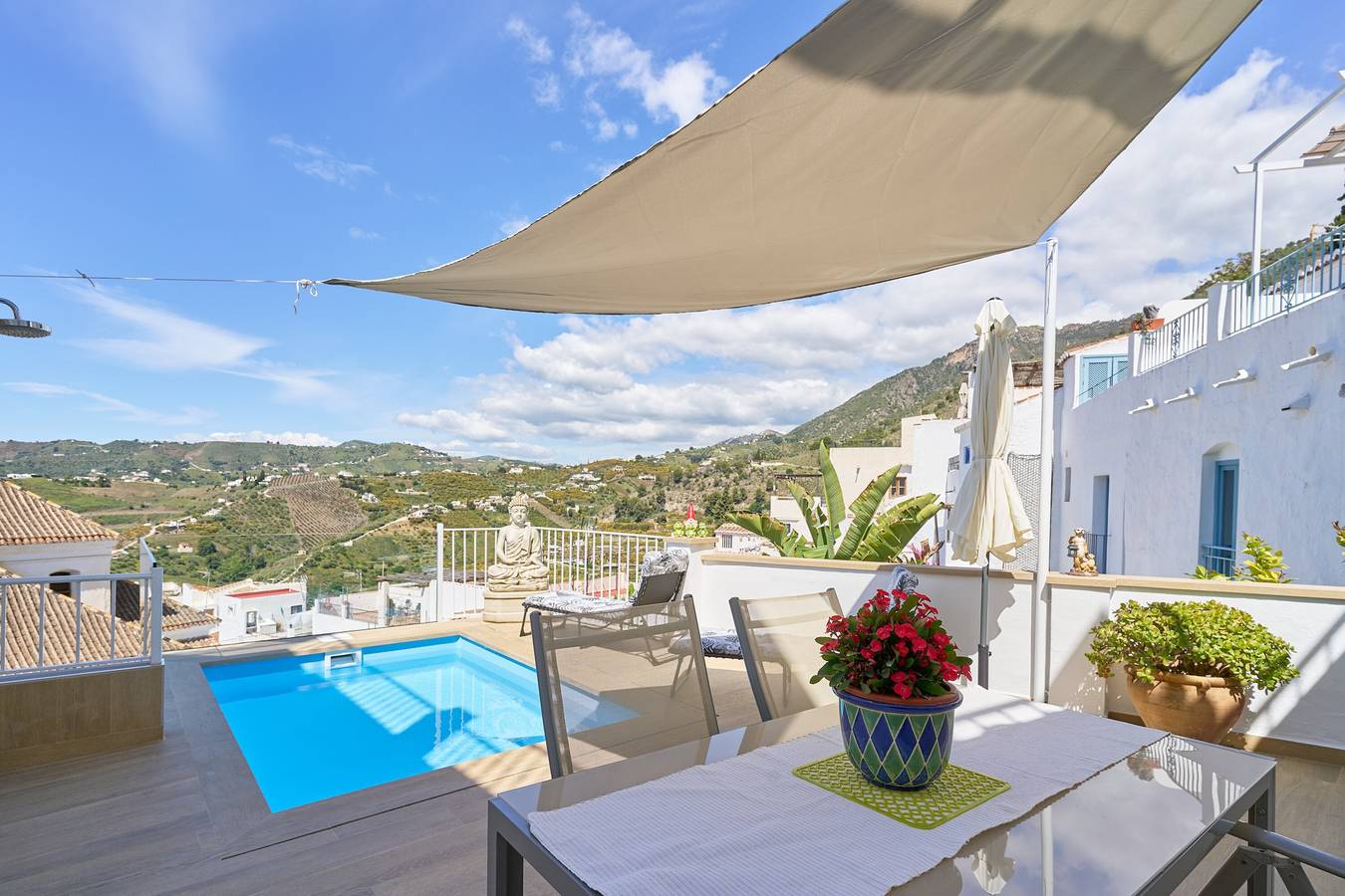 Apartamento entero, Casita de campo "Casa Loli" con vistas a la montaña, piscina privada y terraza in Frigiliana Road, Frigiliana