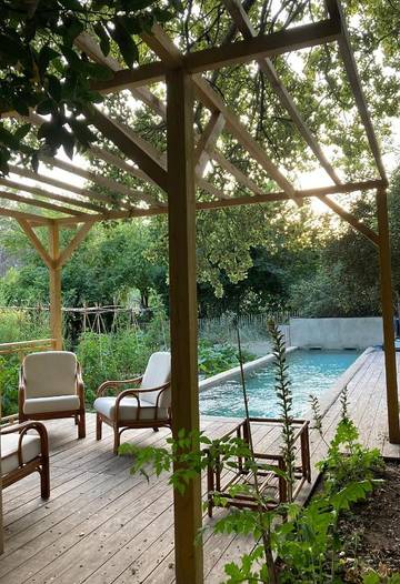 Gîte pour 4 personnes, avec piscine ainsi que jardin et vue à Saint-Étienne-du-Grès