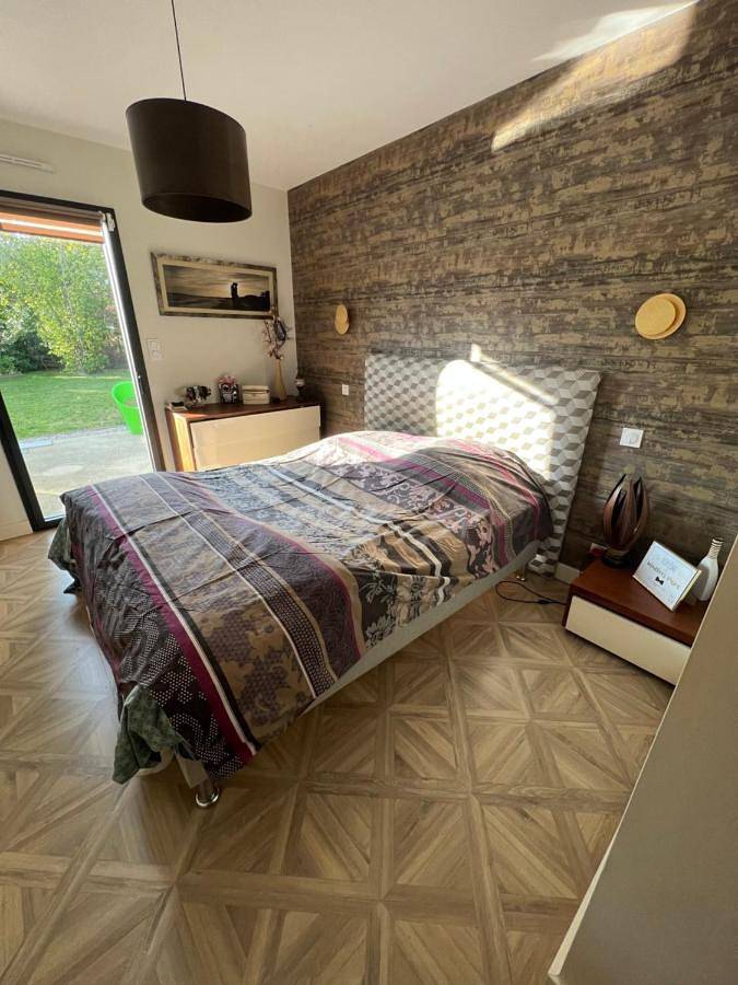 Location de vacances pour 8 personnes, avec piscine ainsi que jacuzzi et jardin à Sautron - 4