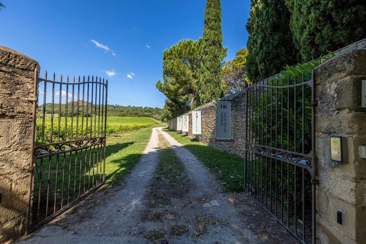 Hôtel pour 2 personnes, avec vue ainsi que jardin et piscine à Sernhac - 3
