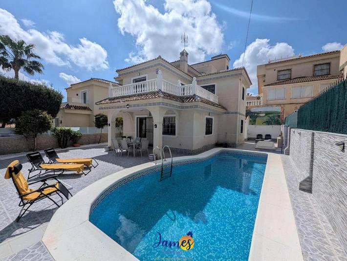 Chalet para 8 personas, con Balcón además de Terraza y Piscina en San Miguel de Salinas