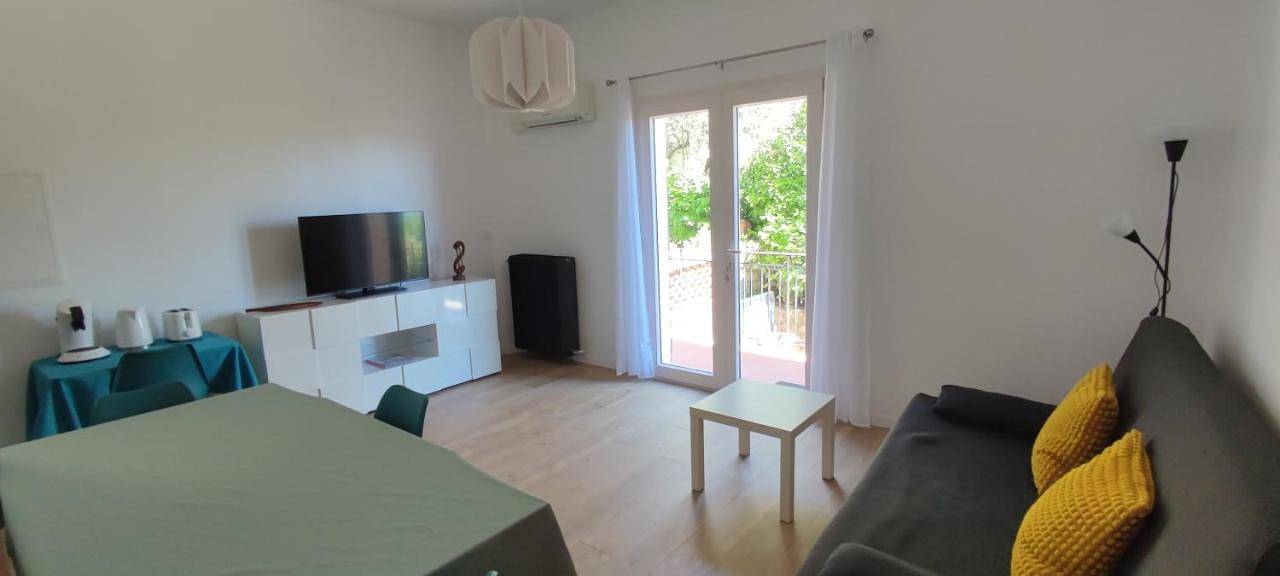 Appartement entier, Appartement spacieux 2 étoiles dans maison individuelle près du lac et du village, avec belle vue in Montauroux, Côte méditerranéenne (France)