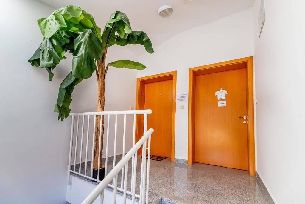 Apartamento entero, Apartments with parking space Baška, Krk - 22411 in Baska, Krk (isla)