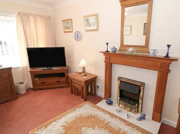 Log Cabin for 4 People in Benllech, Isle of Anglesey, Photo 2
