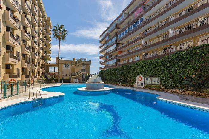 Entire apartment, Beachfront 1Br Ronda 4 with swimming pool & Ac - 608 in Los Boliches, Fuengirola