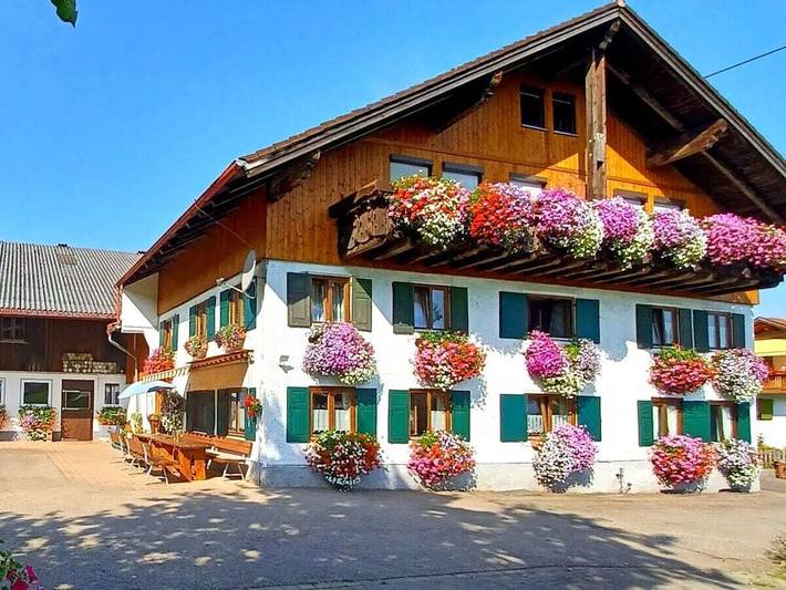 Vacation rental for 4 people, with Balcony and Yard in Waltenhofen