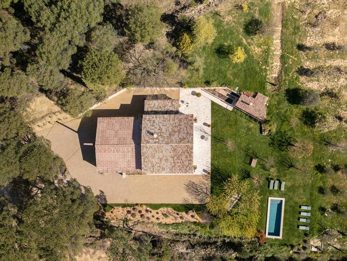 Bastide avec piscine et jacuzzi dans le Luberon in La Tour-d'Aigues, Parc naturel régional du Luberon