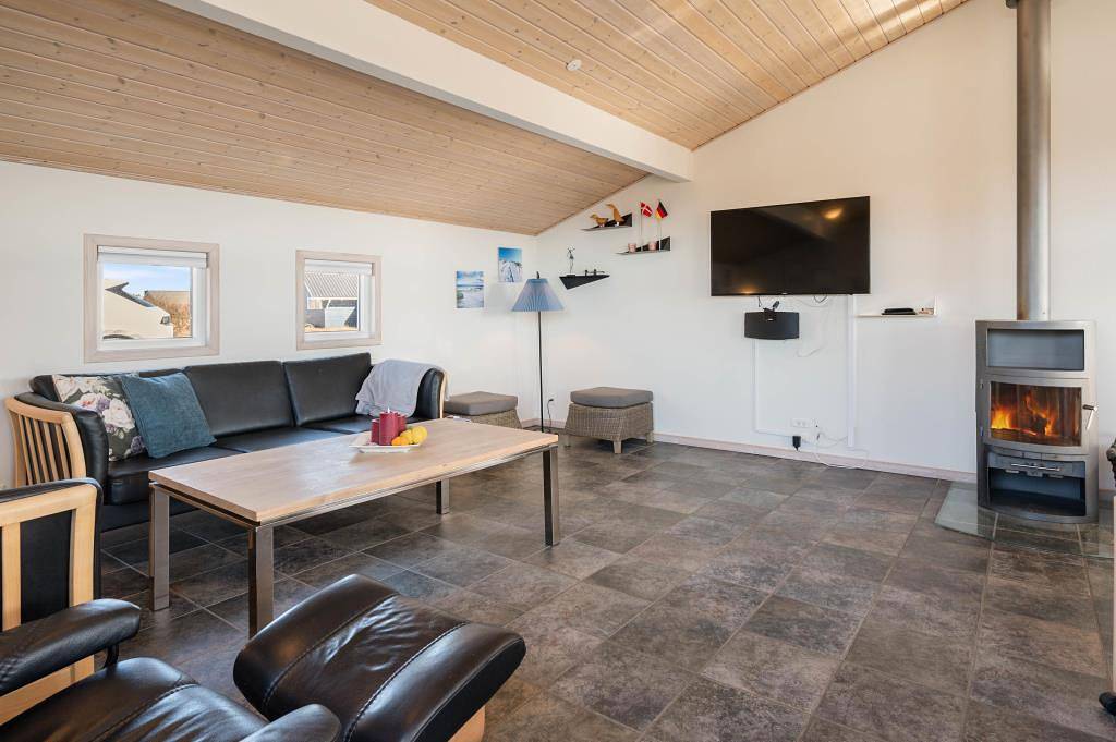 Helles Ferienhaus mit Wintergarten, Sauna und Whirlpool in Hvide Sande, Holmsland Klit