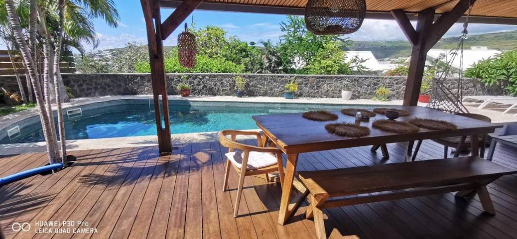 Location de vacances pour 10 personnes, avec jardin ainsi que vue et piscine dans Saint-Gilles les Bains - 2