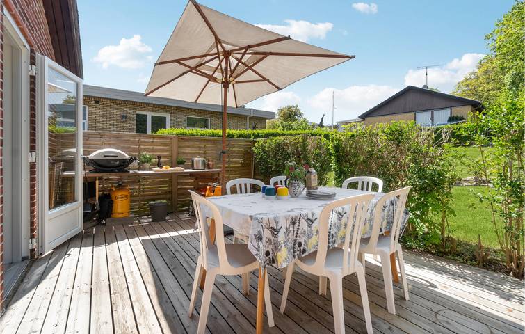 Ferienhaus für 6 Personen, mit Terrasse und Garten in Svaneke - 4