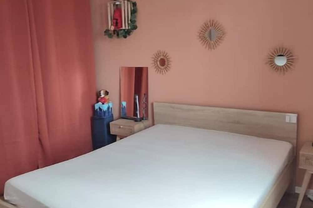 House with swimming pool. Outside terrace 35m2. in Bompas, Côte d'Améthyste