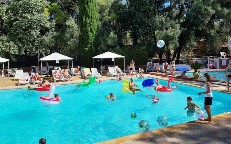 Chalet pour 8 personnes, avec bassin pour enfant