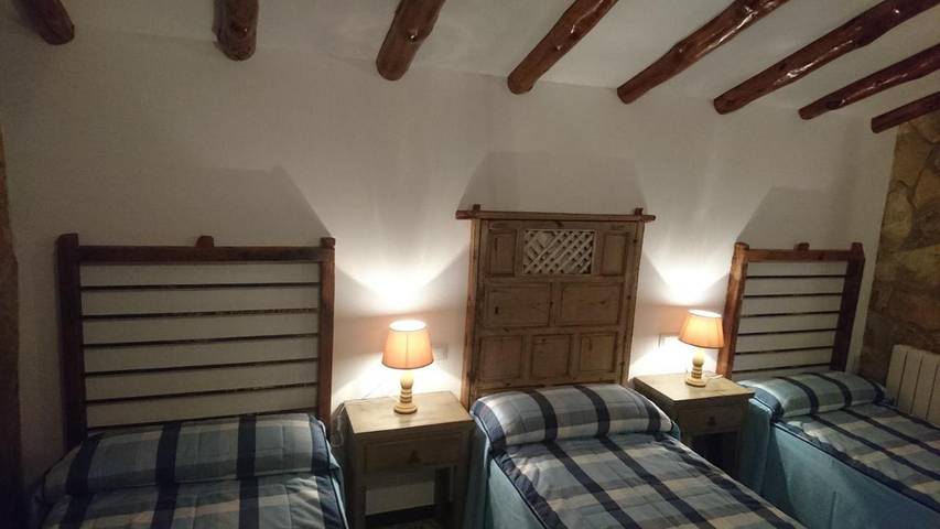 Casa rural para 4 personas, con piscina además de vistas y jardín, Se admiten mascotas en Torres (Jaén) - 2