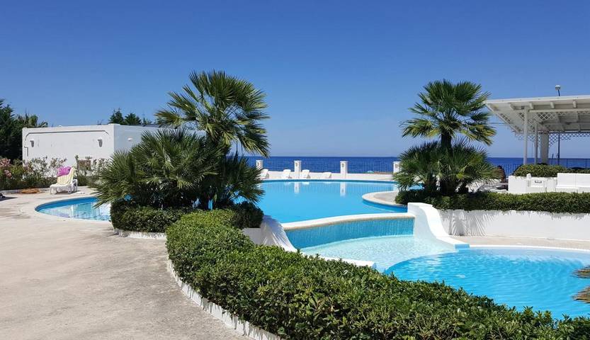 Ferienhaus für 3 Personen, mit Terrasse und Garten sowie Kinderpool und Pool