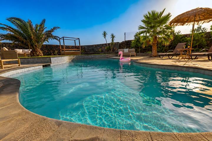Villa de vacaciones «Excepcional con piscina»: vistas al mar, piscina privada y Wi-Fi in Villaverde, La Oliva